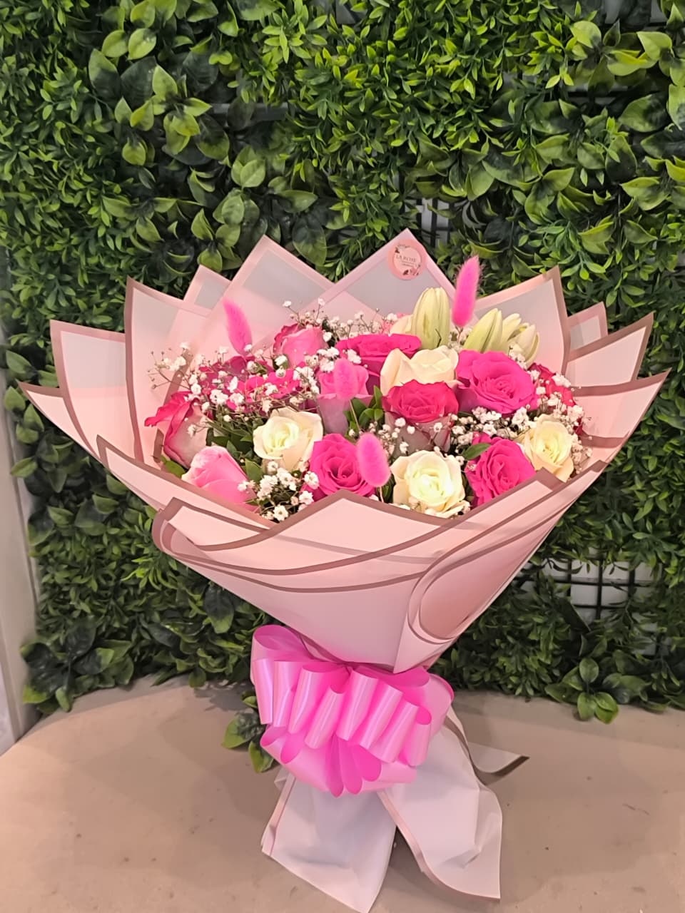 Bouquet Rond de Roses Roses avec Fleurs de Lys